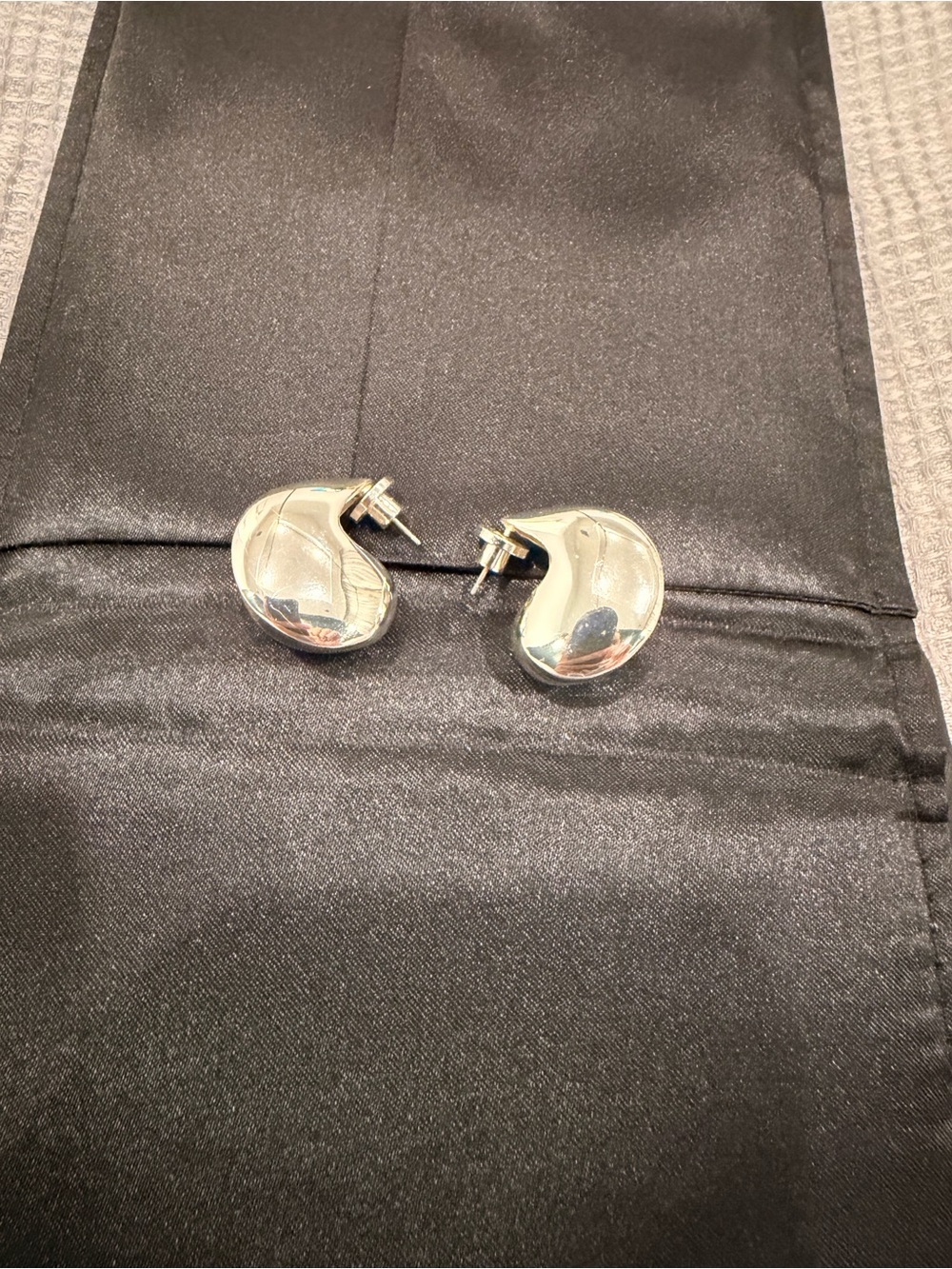 NOUVEAUX PUFF EARRINGS IN SILVER Jenny Bird Earrings Silver - Picture 5 of 7